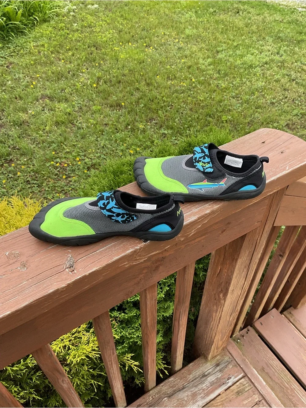 Kids Quick-Dry Water Shoes - Green & Gray size 2-3 big kids